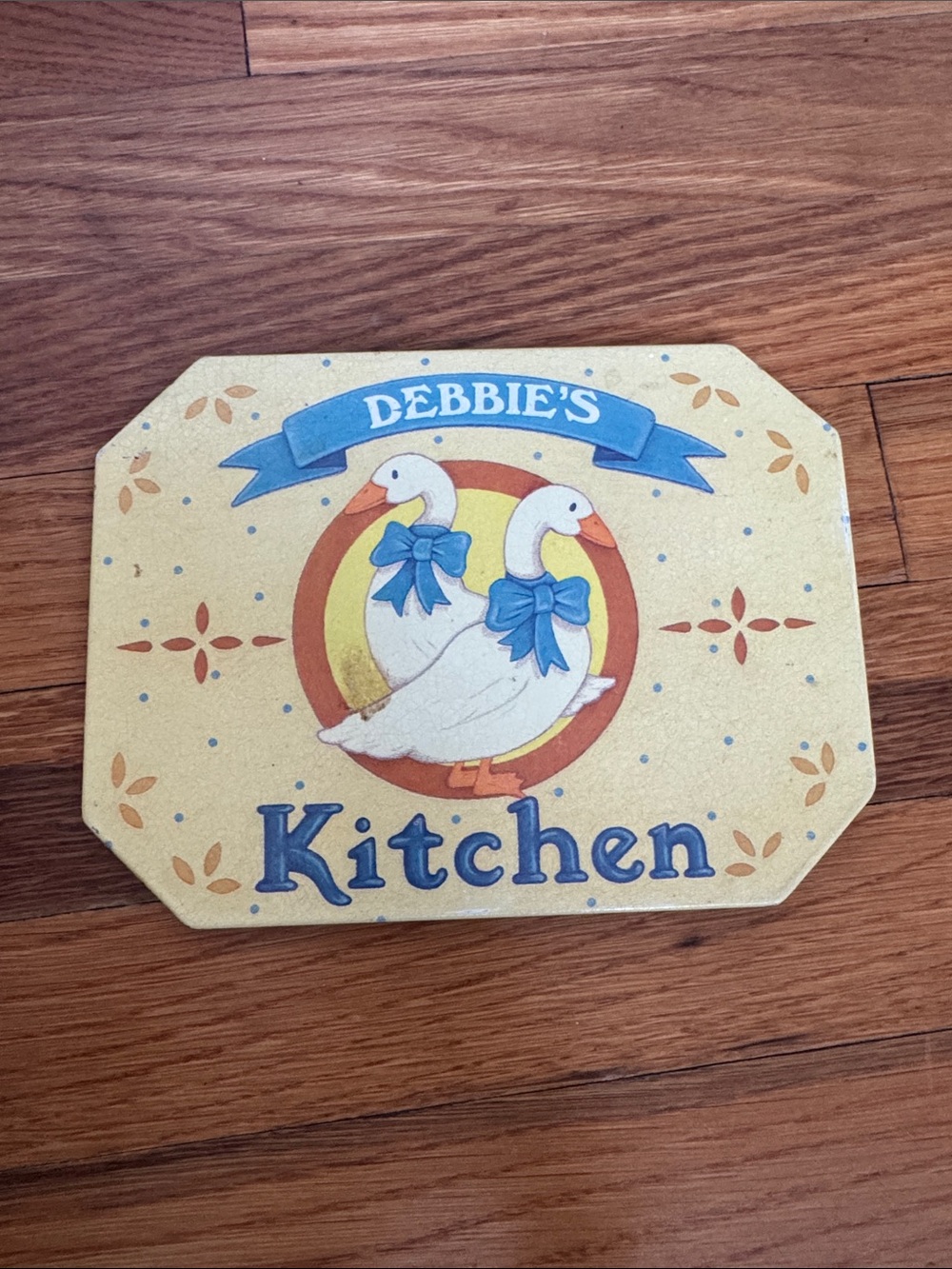 Vintage kitchen sign from 1980s. Hot Mat